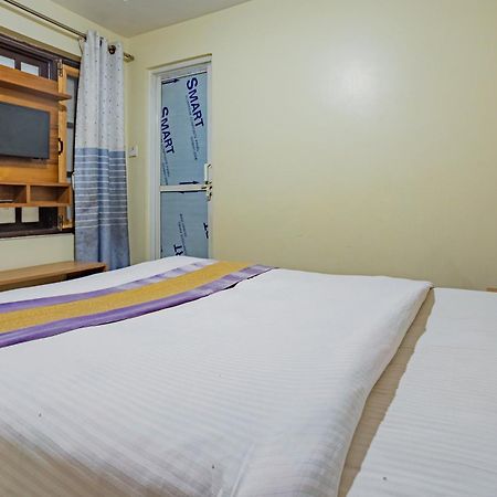Oyo 821 Hotel Gauri Катманду Экстерьер фото