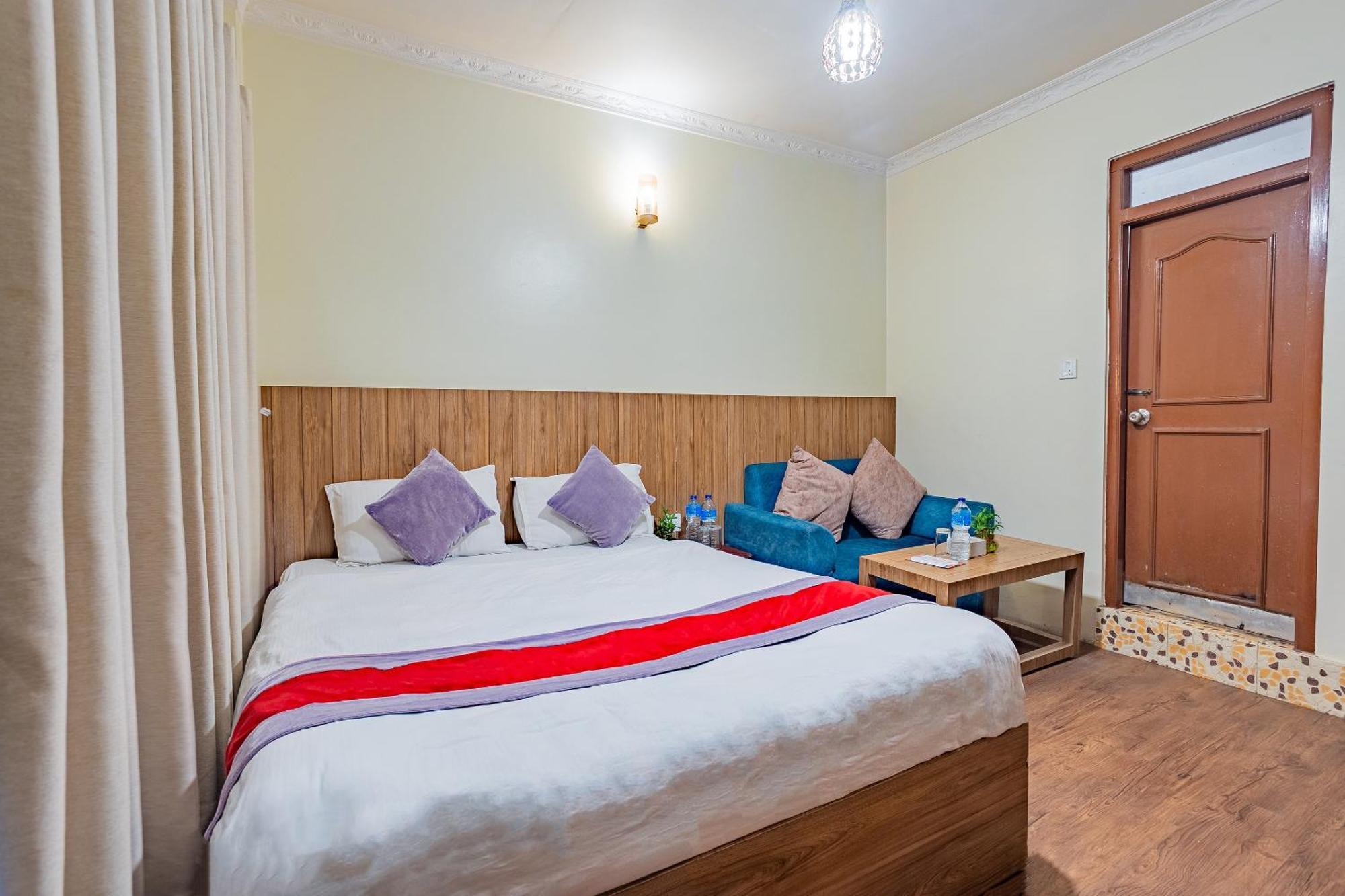 Oyo 821 Hotel Gauri Катманду Экстерьер фото