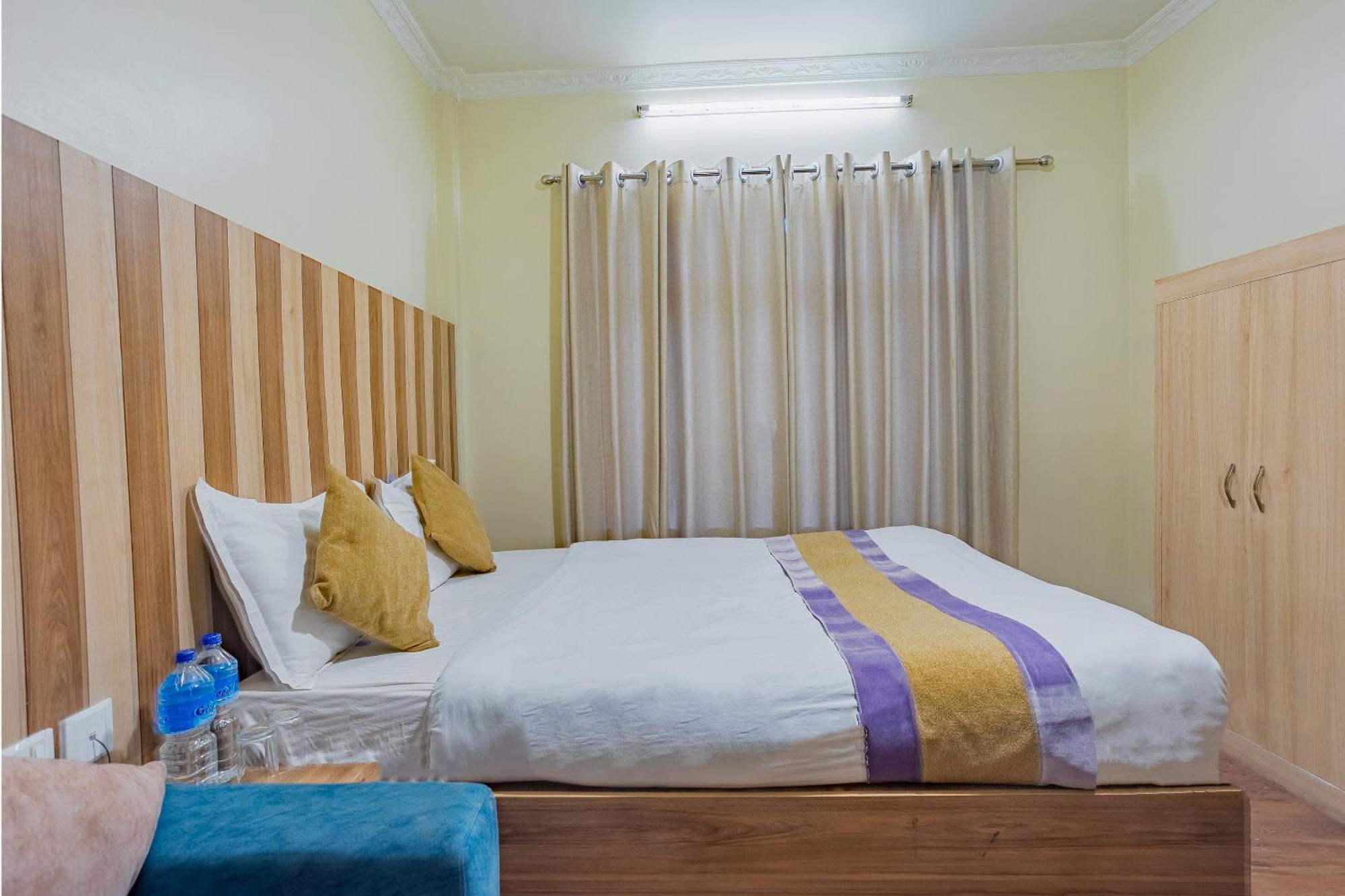 Oyo 821 Hotel Gauri Катманду Экстерьер фото