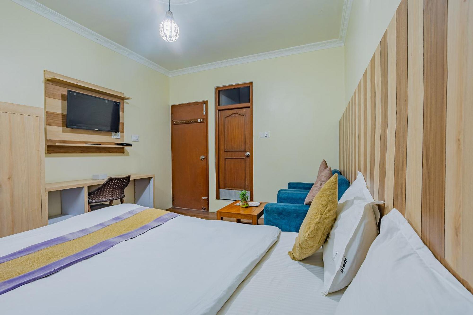 Oyo 821 Hotel Gauri Катманду Экстерьер фото