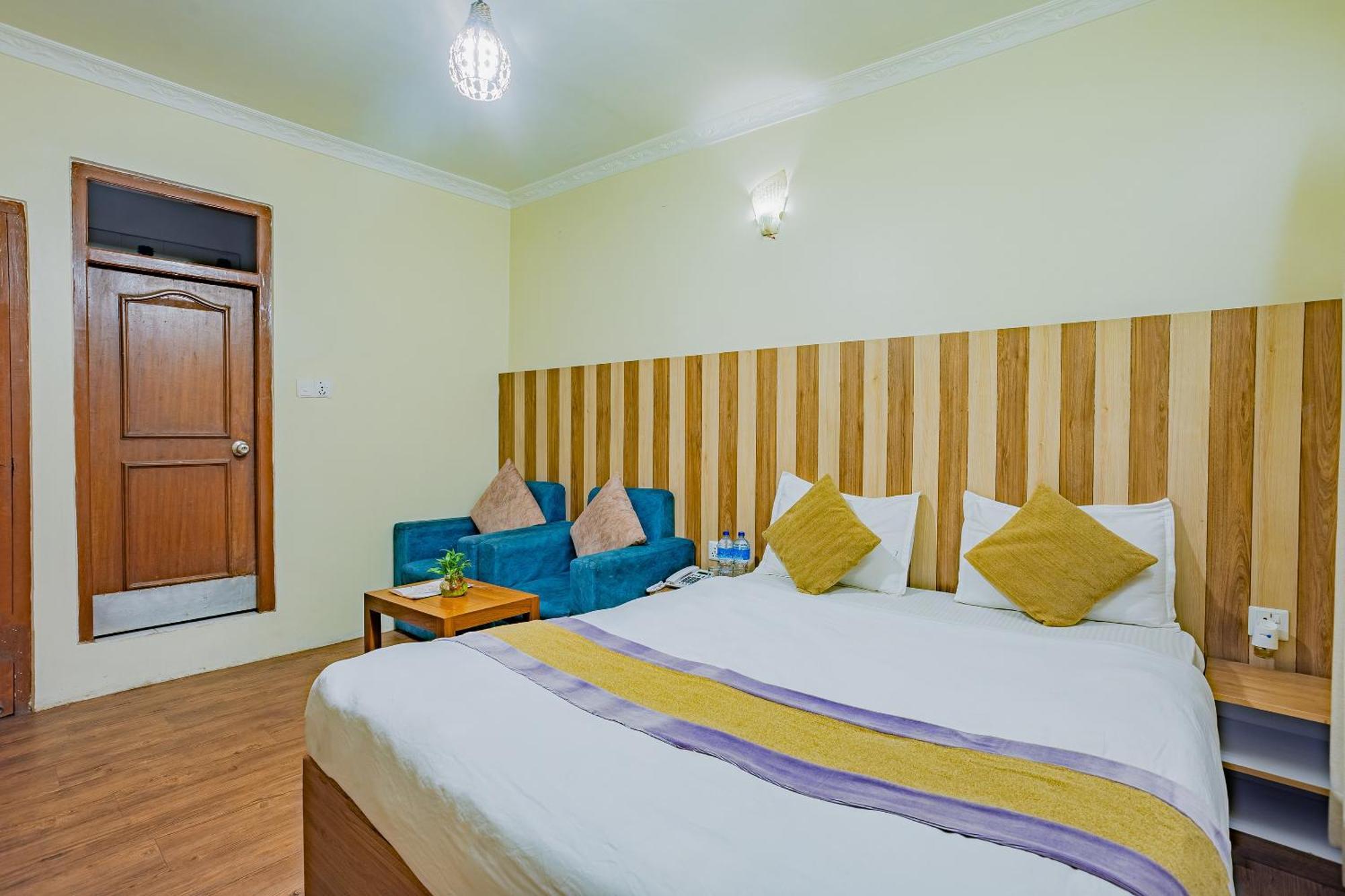 Oyo 821 Hotel Gauri Катманду Экстерьер фото