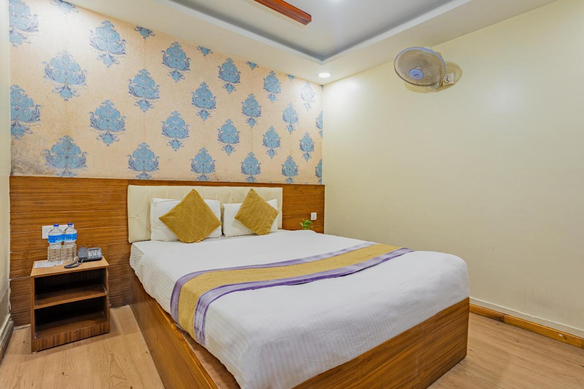 Oyo 821 Hotel Gauri Катманду Экстерьер фото