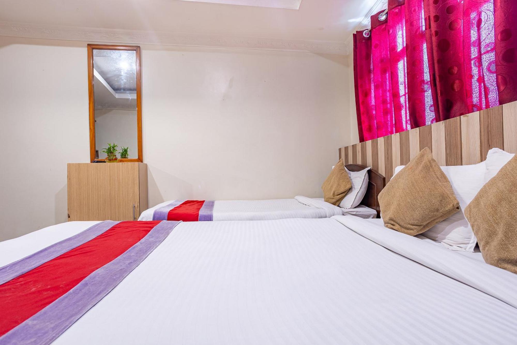 Oyo 821 Hotel Gauri Катманду Экстерьер фото