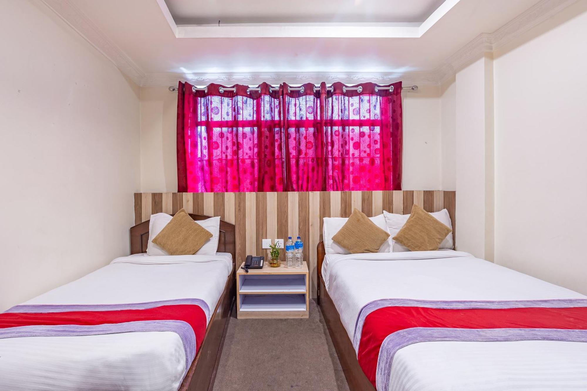 Oyo 821 Hotel Gauri Катманду Экстерьер фото