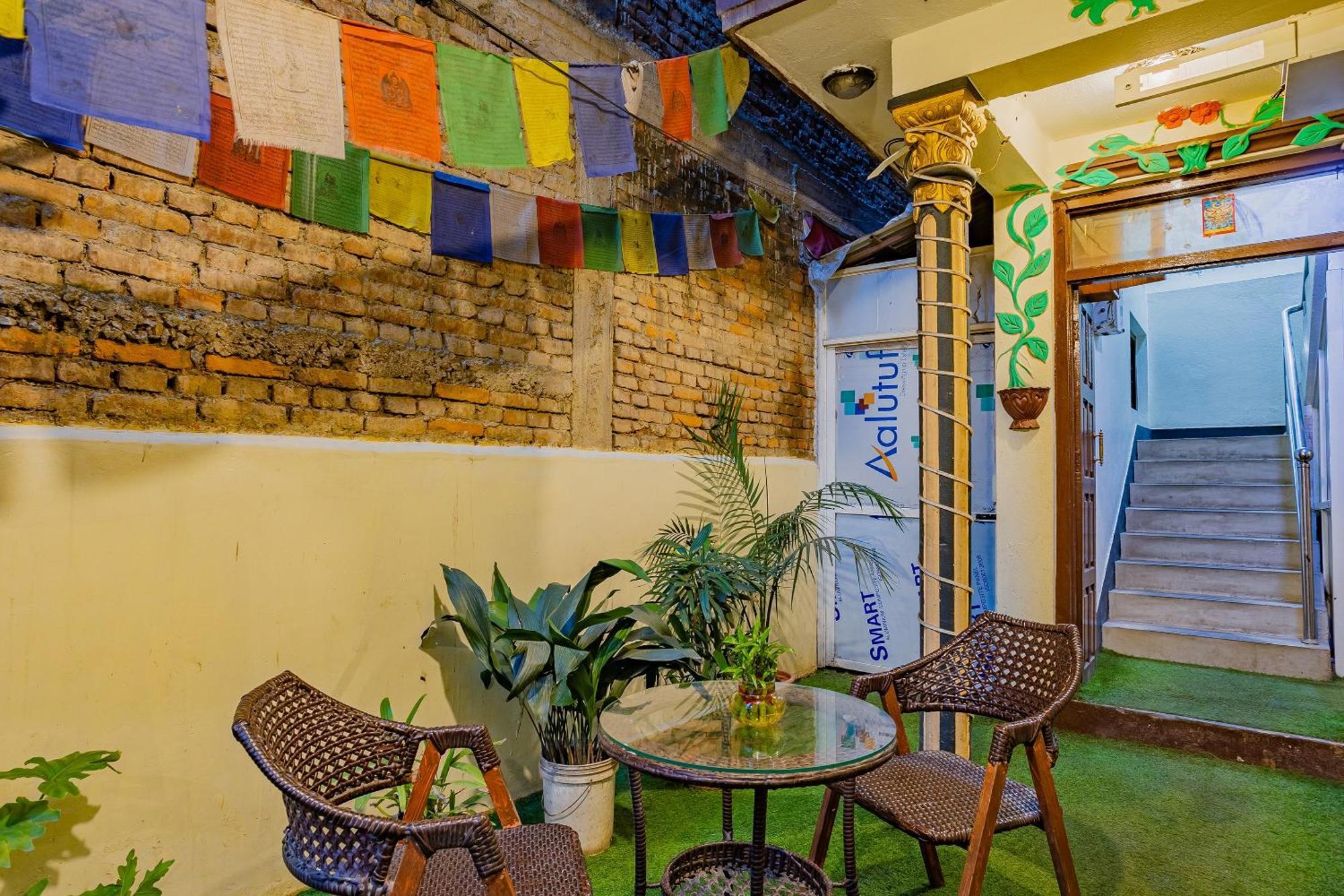Oyo 821 Hotel Gauri Катманду Экстерьер фото