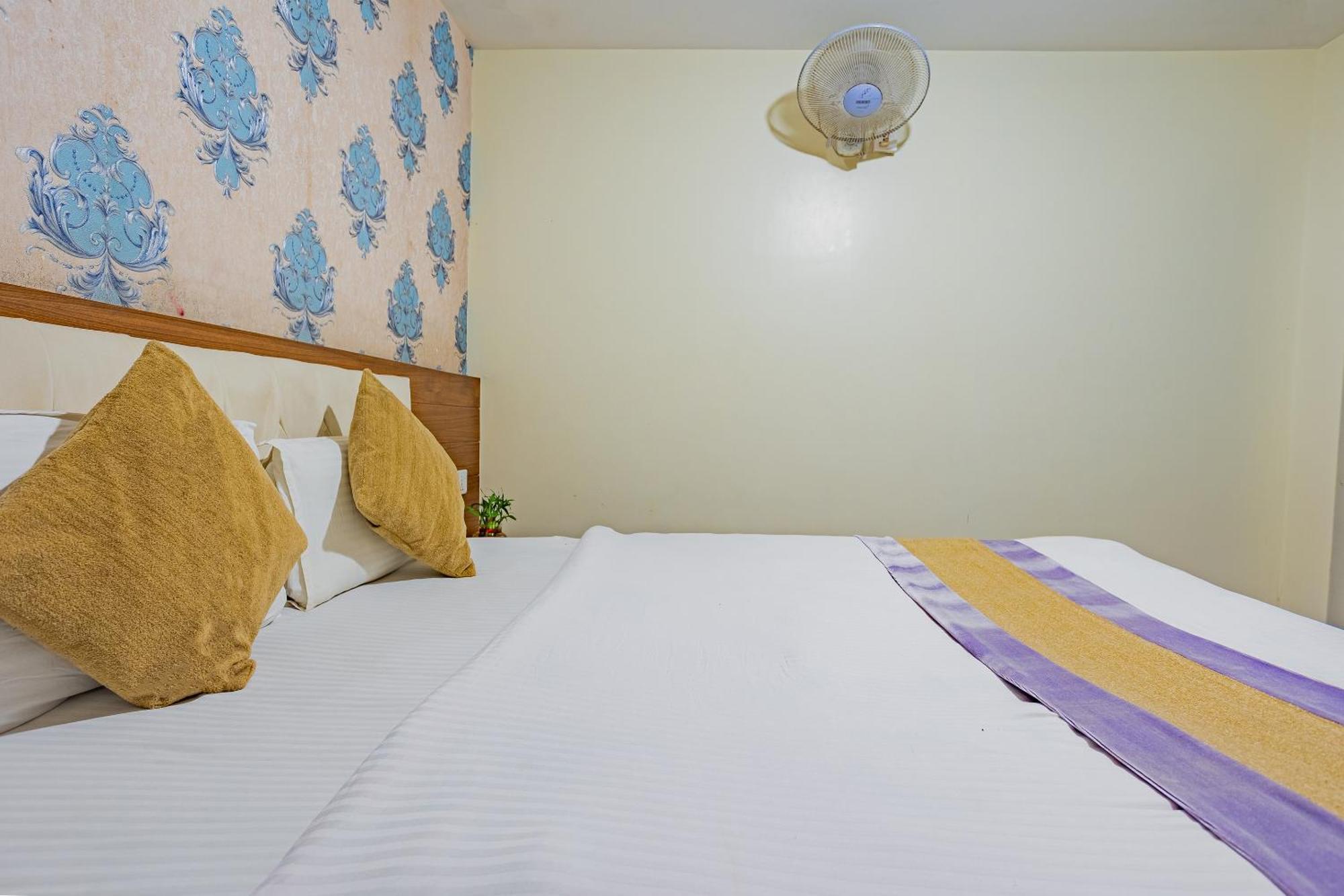 Oyo 821 Hotel Gauri Катманду Экстерьер фото
