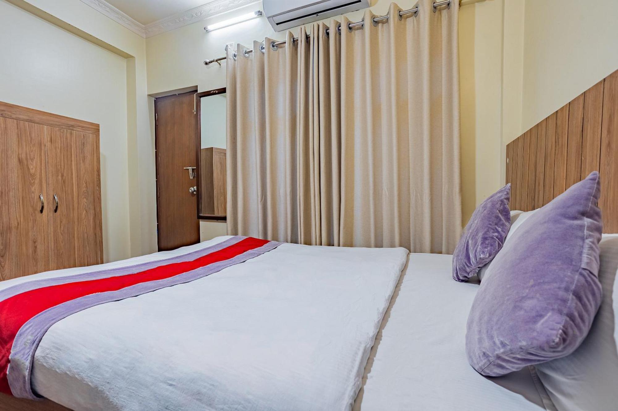 Oyo 821 Hotel Gauri Катманду Экстерьер фото