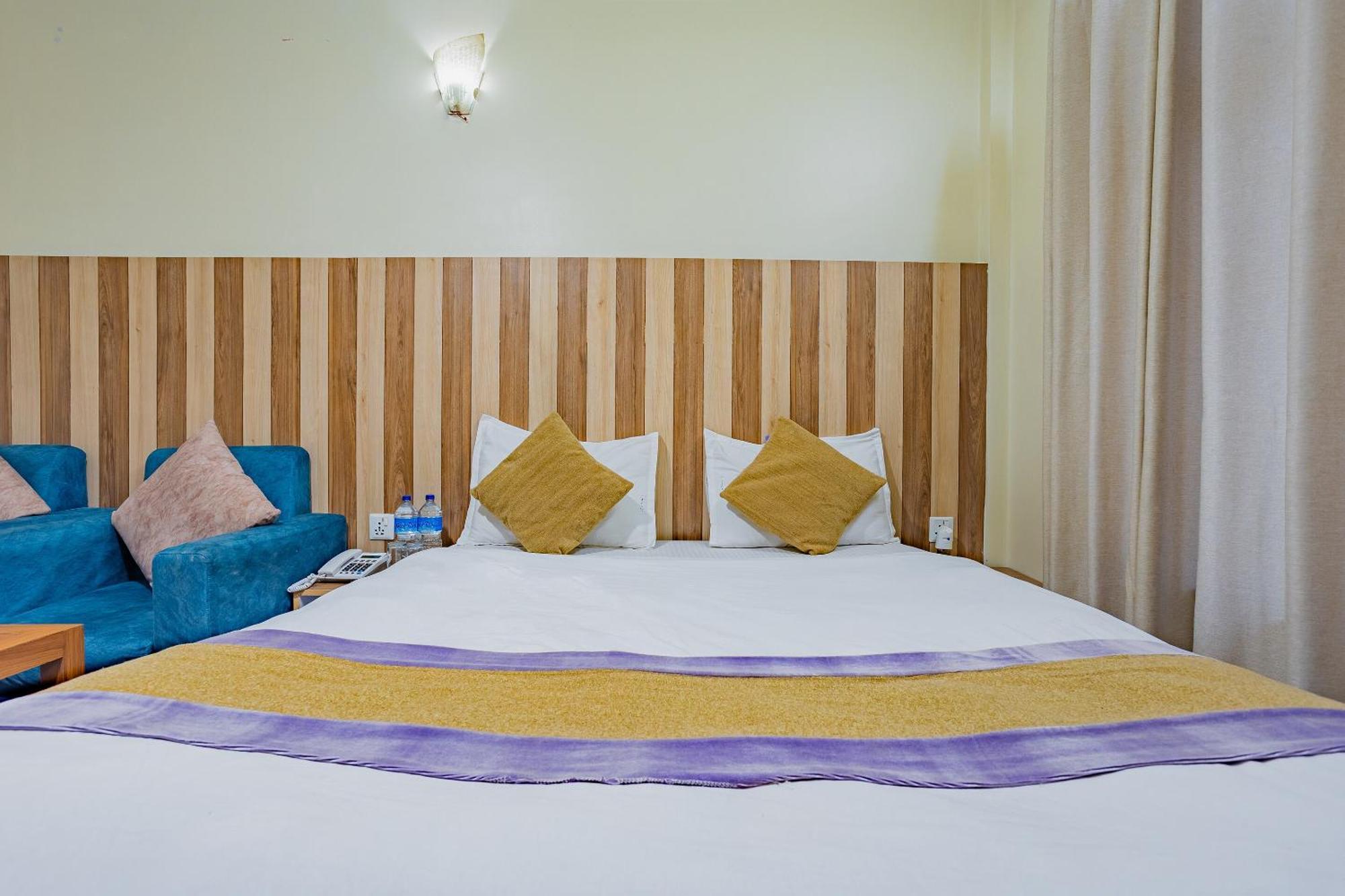 Oyo 821 Hotel Gauri Катманду Экстерьер фото